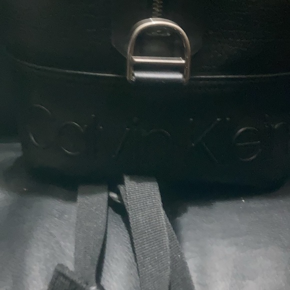 Calvin Klein Men’s Crossbody bag (black) (good condition) (leather) - Picture 2 of 3